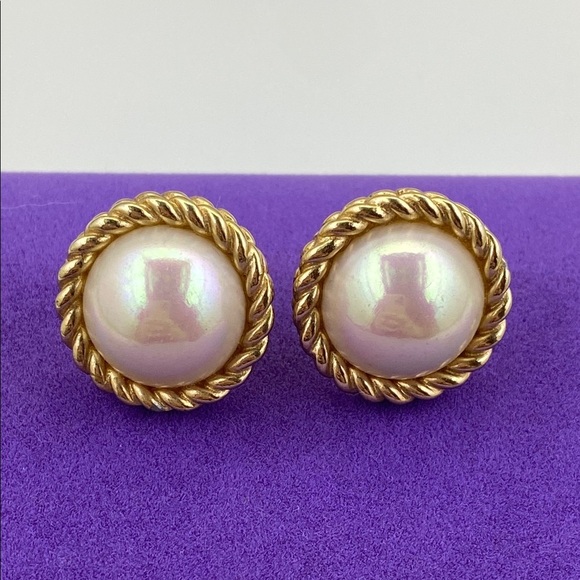 Jewelry - 💛 Elegant Gold Plated Cream Pearl Stud Earrings